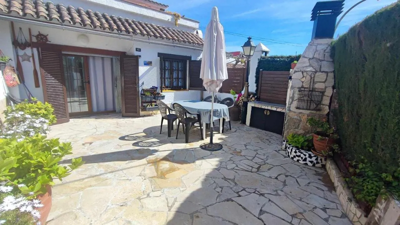 Casa Aurora Piscina Wifi Jardin 56 Pax Villa Girona